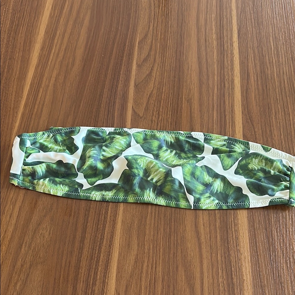 EUC Green Leaf Print Bikini Bandeau Top 👽 👽